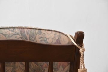 中古　カリモク家具(karimoku)　COLONIAL(コロニアル)シリーズ　クラシカルな佇まいが魅力的な3人掛けソファ　(R-083242)