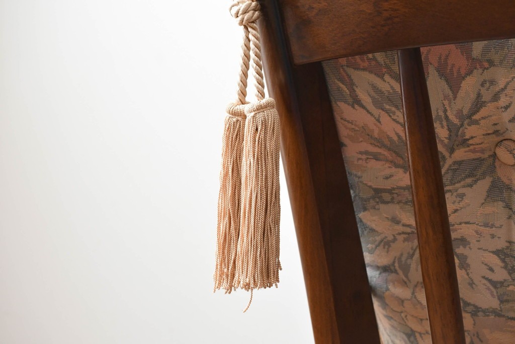 中古　カリモク家具(karimoku)　COLONIAL(コロニアル)シリーズ　クラシカルな佇まいが魅力的な3人掛けソファ　(R-083242)