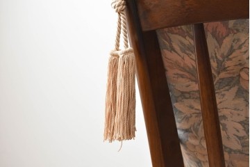 中古　カリモク家具(karimoku)　COLONIAL(コロニアル)シリーズ　クラシカルな佇まいが魅力的な3人掛けソファ　(R-083242)