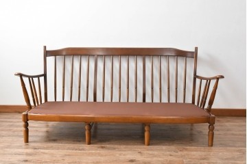 中古　カリモク家具(karimoku)　COLONIAL(コロニアル)シリーズ　クラシカルな佇まいが魅力的な3人掛けソファ　(R-083242)