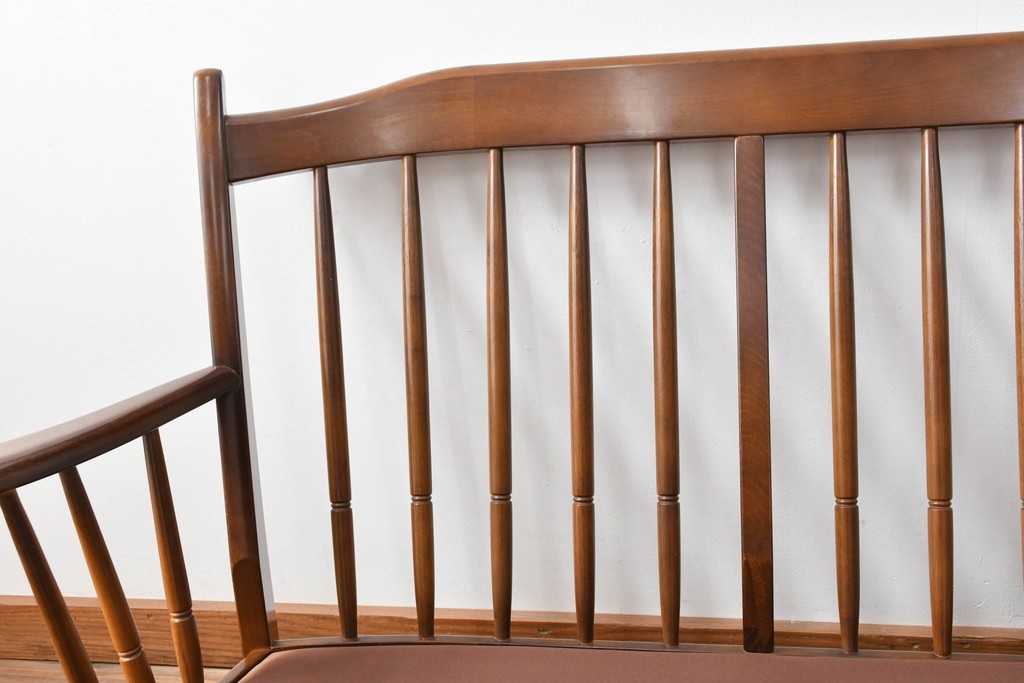 中古　カリモク家具(karimoku)　COLONIAL(コロニアル)シリーズ　クラシカルな佇まいが魅力的な3人掛けソファ　(R-083242)