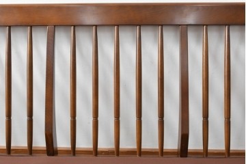 中古　カリモク家具(karimoku)　COLONIAL(コロニアル)シリーズ　クラシカルな佇まいが魅力的な3人掛けソファ　(R-083242)