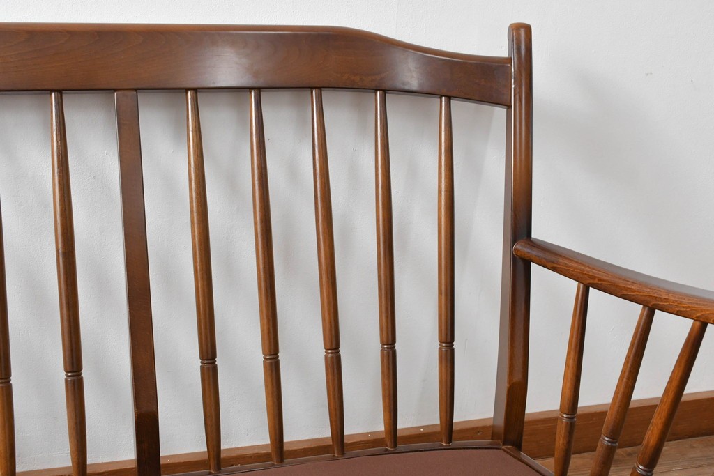 中古　カリモク家具(karimoku)　COLONIAL(コロニアル)シリーズ　クラシカルな佇まいが魅力的な3人掛けソファ　(R-083242)