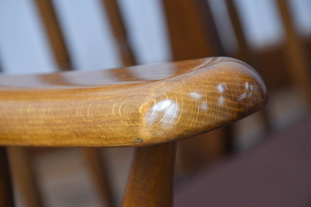 中古　カリモク家具(karimoku)　COLONIAL(コロニアル)シリーズ　クラシカルな佇まいが魅力的な3人掛けソファ　(R-083242)