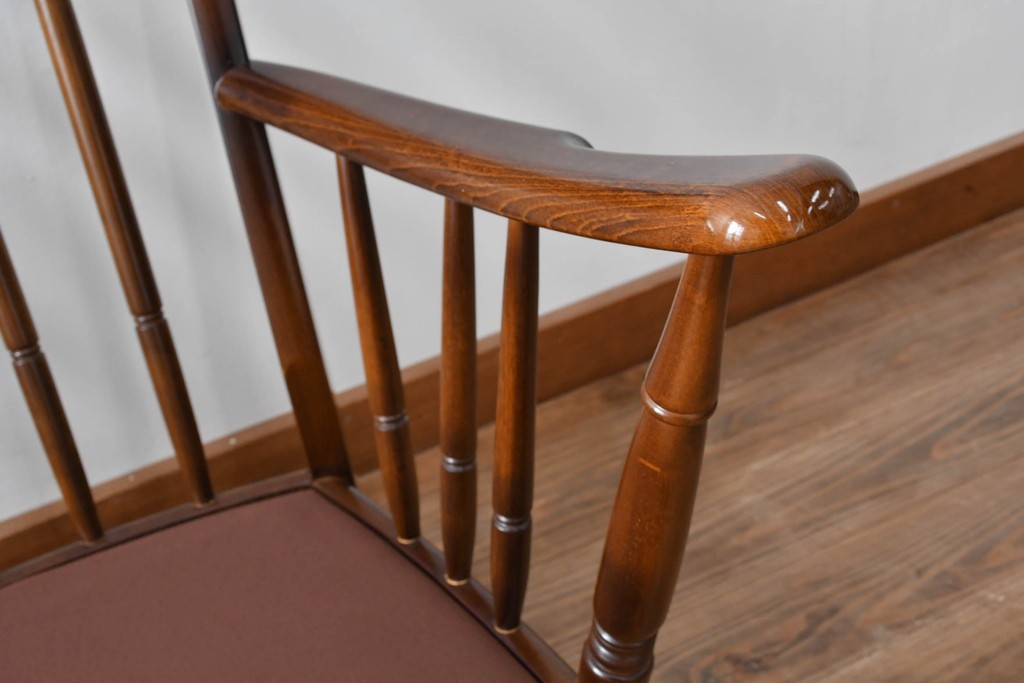 中古　カリモク家具(karimoku)　COLONIAL(コロニアル)シリーズ　クラシカルな佇まいが魅力的な3人掛けソファ　(R-083242)