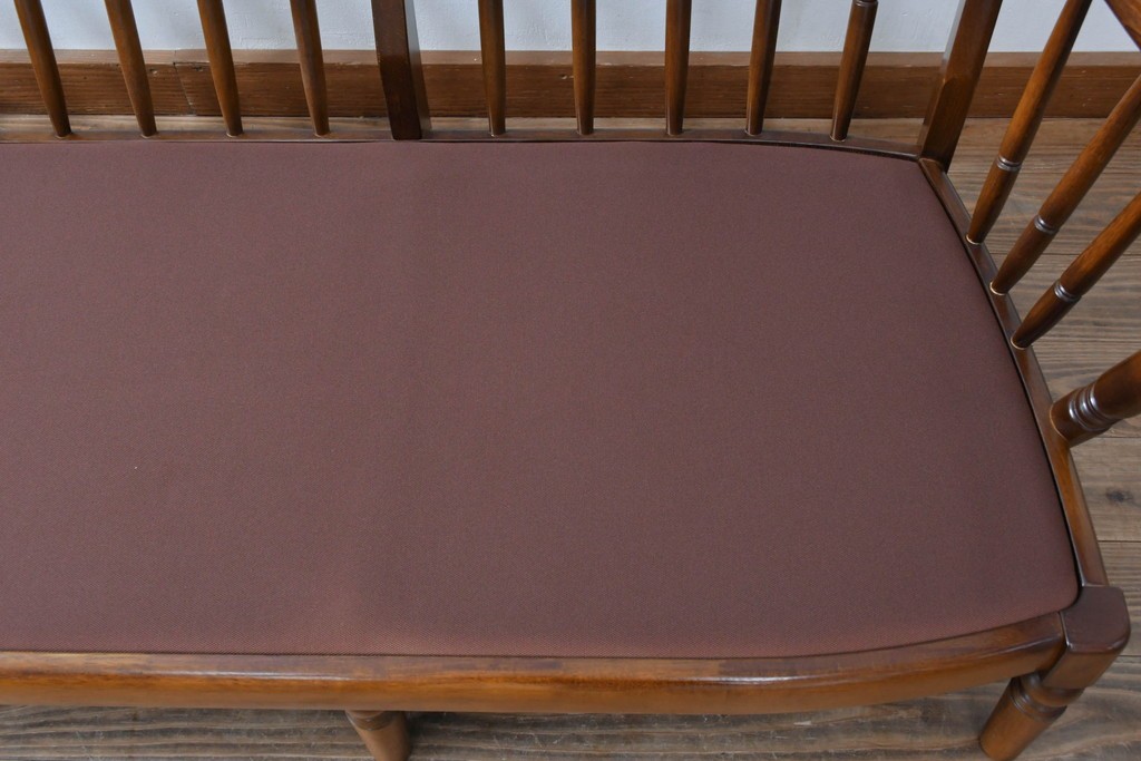 中古　カリモク家具(karimoku)　COLONIAL(コロニアル)シリーズ　クラシカルな佇まいが魅力的な3人掛けソファ　(R-083242)