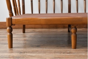 中古　カリモク家具(karimoku)　COLONIAL(コロニアル)シリーズ　クラシカルな佇まいが魅力的な3人掛けソファ　(R-083242)