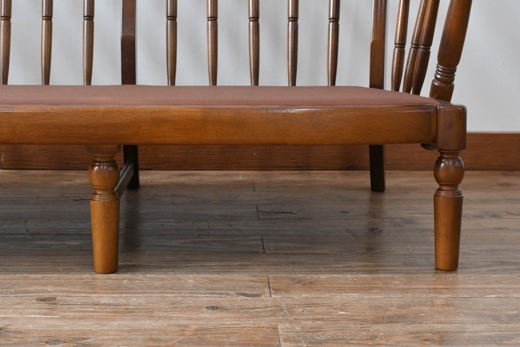 中古　カリモク家具(karimoku)　COLONIAL(コロニアル)シリーズ　クラシカルな佇まいが魅力的な3人掛けソファ　(R-083242)