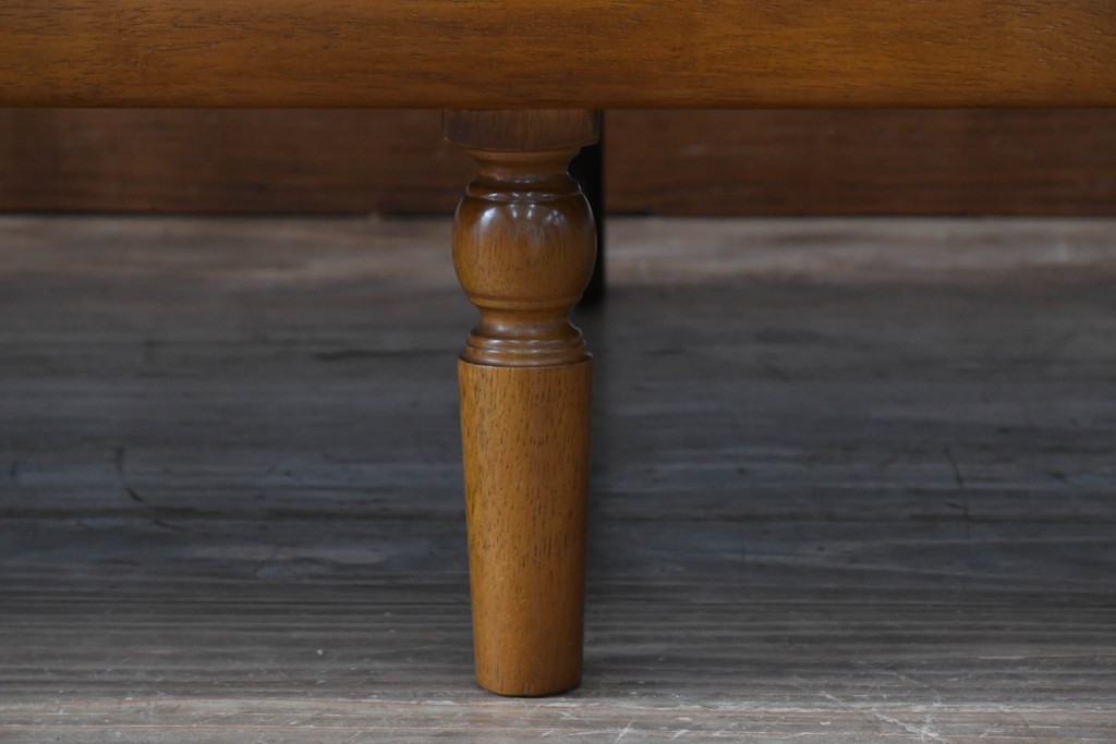 中古　カリモク家具(karimoku)　COLONIAL(コロニアル)シリーズ　クラシカルな佇まいが魅力的な3人掛けソファ　(R-083242)