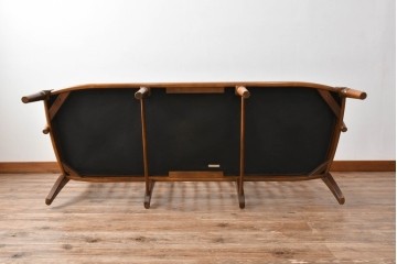 中古　カリモク家具(karimoku)　COLONIAL(コロニアル)シリーズ　クラシカルな佇まいが魅力的な3人掛けソファ　(R-083242)