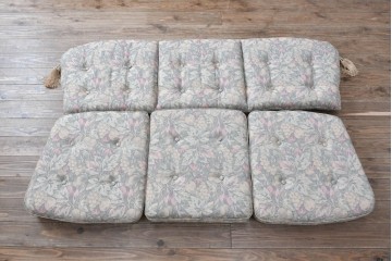 中古　カリモク家具(karimoku)　COLONIAL(コロニアル)シリーズ　クラシカルな佇まいが魅力的な3人掛けソファ　(R-083242)