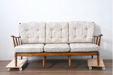 中古　カリモク家具(karimoku)　COLONIAL(コロニアル)シリーズ　クラシカルな佇まいが魅力的な3人掛けソファ(花柄、三人掛け、3Pソファ、トリプルソファ)(R-083242)
