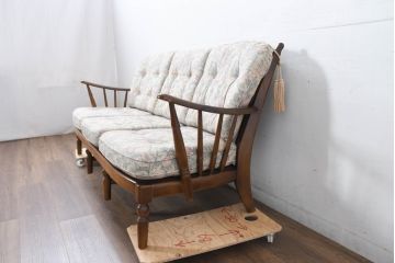 中古　カリモク家具(karimoku)　COLONIAL(コロニアル)シリーズ　クラシカルな佇まいが魅力的な3人掛けソファ(花柄、三人掛け、3Pソファ、トリプルソファ)(R-083242)
