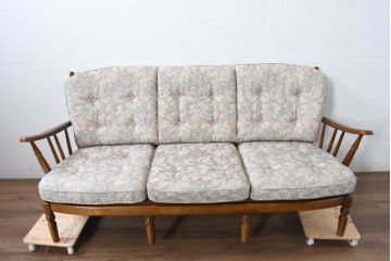 中古　カリモク家具(karimoku)　COLONIAL(コロニアル)シリーズ　クラシカルな佇まいが魅力的な3人掛けソファ(花柄、三人掛け、3Pソファ、トリプルソファ)(R-083242)