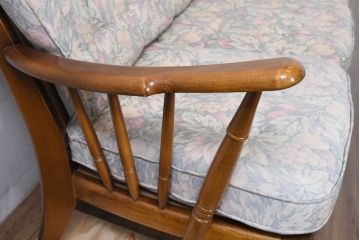 中古　カリモク家具(karimoku)　COLONIAL(コロニアル)シリーズ　クラシカルな佇まいが魅力的な3人掛けソファ(花柄、三人掛け、3Pソファ、トリプルソファ)(R-083242)