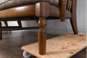 中古　カリモク家具(karimoku)　COLONIAL(コロニアル)シリーズ　クラシカルな佇まいが魅力的な3人掛けソファ(花柄、三人掛け、3Pソファ、トリプルソファ)(R-083242)