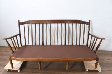 中古　カリモク家具(karimoku)　COLONIAL(コロニアル)シリーズ　クラシカルな佇まいが魅力的な3人掛けソファ(花柄、三人掛け、3Pソファ、トリプルソファ)(R-083242)