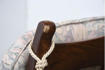 中古　カリモク家具(karimoku)　COLONIAL(コロニアル)シリーズ　クラシカルな佇まいが魅力的な3人掛けソファ(花柄、三人掛け、3Pソファ、トリプルソファ)(R-083242)