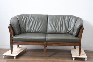 中古　美品!!　maruni(マルニ木工)　地中海ロイヤルシリーズ(ROYAL)　シャルル　本革　クラシカルな雰囲気を持ち洗練されたデザインが魅力のラブシート(レザー、2人掛け、二人掛け、2Pソファ、モスグリーン)(定価約78万円)(R-083243)