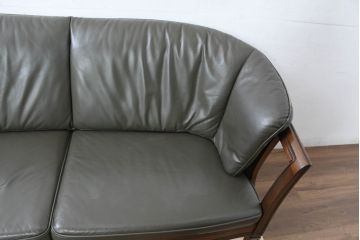 中古　美品!!　maruni(マルニ木工)　地中海ロイヤルシリーズ(ROYAL)　シャルル　本革　クラシカルな雰囲気を持ち洗練されたデザインが魅力のラブシート(レザー、2人掛け、二人掛け、2Pソファ、モスグリーン)(定価約78万円)(R-083243)