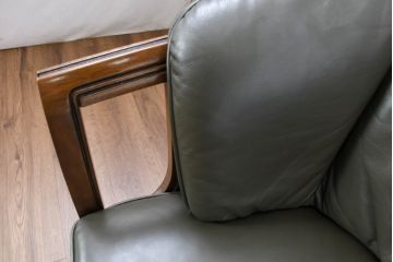 中古　美品!!　maruni(マルニ木工)　地中海ロイヤルシリーズ(ROYAL)　シャルル　本革　クラシカルな雰囲気を持ち洗練されたデザインが魅力のラブシート(レザー、2人掛け、二人掛け、2Pソファ、モスグリーン)(定価約78万円)(R-083243)