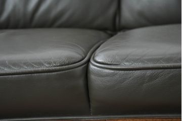 中古　美品!!　maruni(マルニ木工)　地中海ロイヤルシリーズ(ROYAL)　シャルル　本革　クラシカルな雰囲気を持ち洗練されたデザインが魅力のラブシート(レザー、2人掛け、二人掛け、2Pソファ、モスグリーン)(定価約78万円)(R-083243)