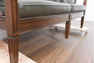中古　美品!!　maruni(マルニ木工)　地中海ロイヤルシリーズ(ROYAL)　シャルル　本革　クラシカルな雰囲気を持ち洗練されたデザインが魅力のラブシート(レザー、2人掛け、二人掛け、2Pソファ、モスグリーン)(定価約78万円)(R-083243)