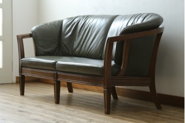 中古　美品!!　maruni(マルニ木工)　地中海ロイヤルシリーズ(ROYAL)　シャルル　本革　クラシカルな雰囲気を持ち洗練されたデザインが魅力のラブシート　定価約78万円　(R-083243)