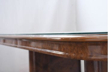 中古　美品　イタリア輸入家具　ガラス天板付き　ウォールナット材　艶のある質感が高級感と上品さを演出するオーバルダイニングテーブル(4人掛け、4人用、食卓)(R-083246)