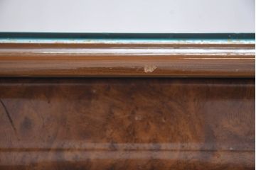 中古　美品　イタリア輸入家具　ガラス天板付き　ウォールナット材　艶のある質感が高級感と上品さを演出するオーバルダイニングテーブル(4人掛け、4人用、食卓)(R-083246)