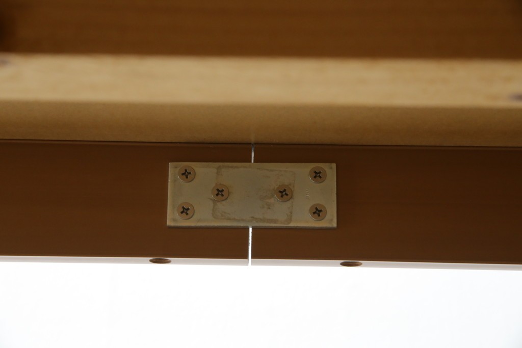 中古　美品　イタリア輸入家具　ガラス天板付き　ウォールナット材　艶のある質感が高級感と上品さを演出するオーバルダイニングテーブル　(R-083246)