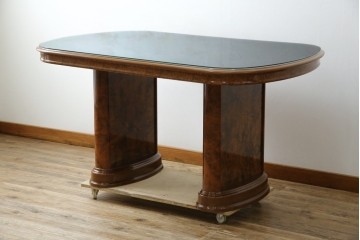 中古　美品　イタリア輸入家具　ガラス天板付き　ウォールナット材　艶のある質感が高級感と上品さを演出するオーバルダイニングテーブル　(R-083246)