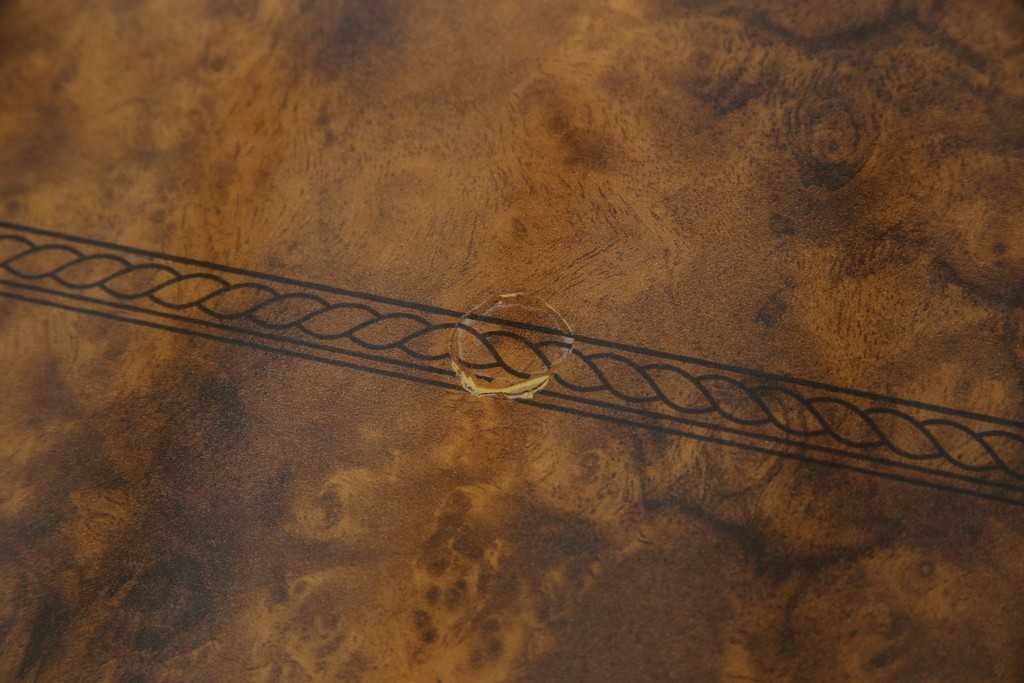 中古　美品　イタリア輸入家具　ガラス天板付き　ウォールナット材　艶のある質感が高級感と上品さを演出するオーバルダイニングテーブル　(R-083246)