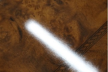 中古　美品　イタリア輸入家具　ガラス天板付き　ウォールナット材　艶のある質感が高級感と上品さを演出するオーバルダイニングテーブル　(R-083246)