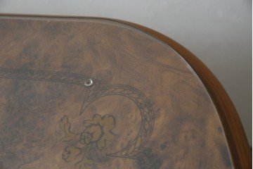 中古　美品　イタリア輸入家具　ガラス天板付き　ウォールナット材　艶のある質感が高級感と上品さを演出するオーバルダイニングテーブル　(R-083246)