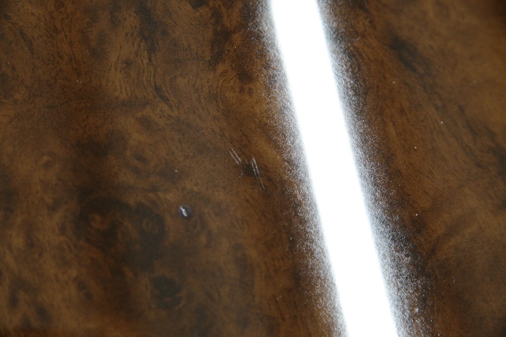 中古　美品　イタリア輸入家具　ガラス天板付き　ウォールナット材　艶のある質感が高級感と上品さを演出するオーバルダイニングテーブル　(R-083246)