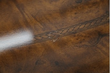 中古　美品　イタリア輸入家具　ガラス天板付き　ウォールナット材　艶のある質感が高級感と上品さを演出するオーバルダイニングテーブル　(R-083246)