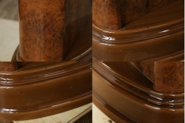 中古　美品　イタリア輸入家具　ガラス天板付き　ウォールナット材　艶のある質感が高級感と上品さを演出するオーバルダイニングテーブル　(R-083246)