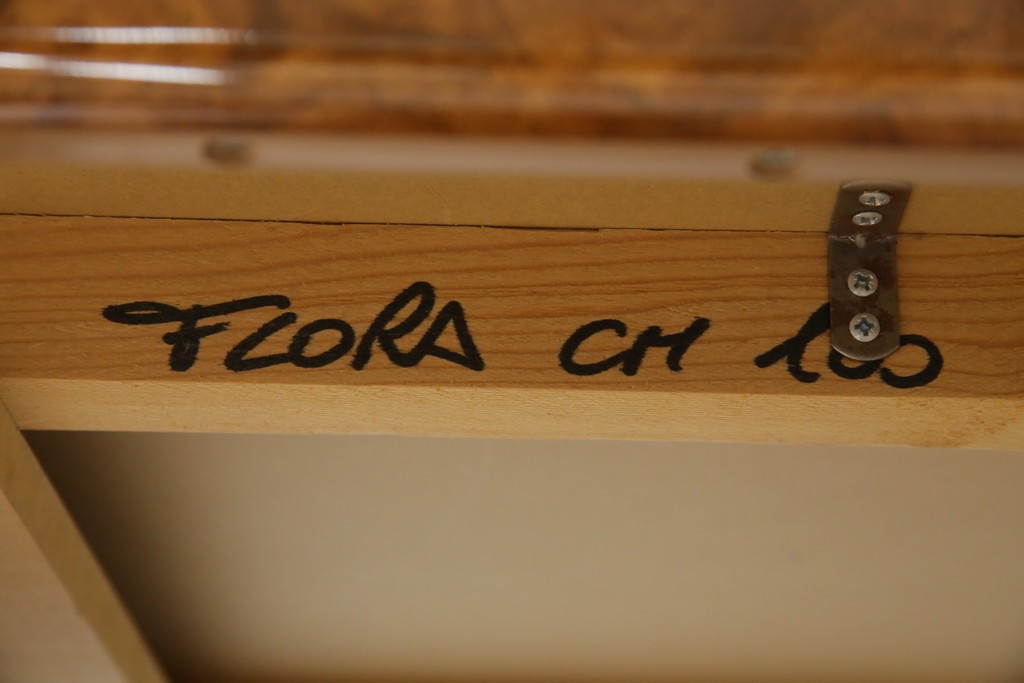 中古　美品　イタリア輸入家具　ガラス天板付き　ウォールナット材　艶のある質感が高級感と上品さを演出するオーバルダイニングテーブル　(R-083246)