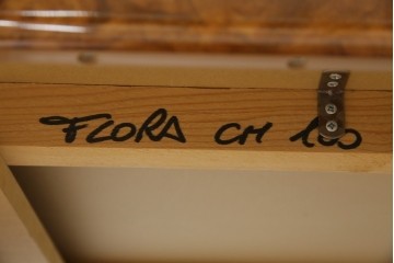 中古　美品　イタリア輸入家具　ガラス天板付き　ウォールナット材　艶のある質感が高級感と上品さを演出するオーバルダイニングテーブル　(R-083246)