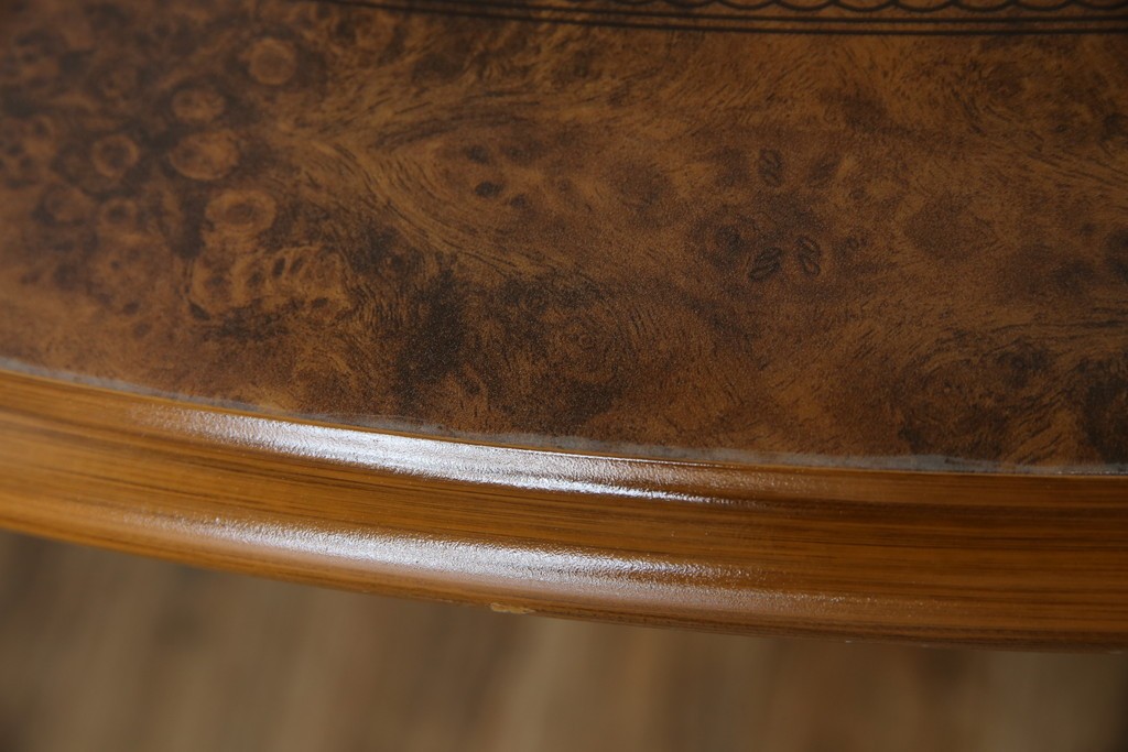 中古　美品　イタリア輸入家具　ガラス天板付き　ウォールナット材　艶のある質感が高級感と上品さを演出するオーバルダイニングテーブル　(R-083246)
