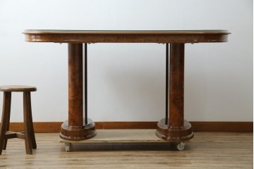 中古　美品　イタリア輸入家具　ガラス天板付き　ウォールナット材　艶のある質感が高級感と上品さを演出するオーバルダイニングテーブル　(R-083246)