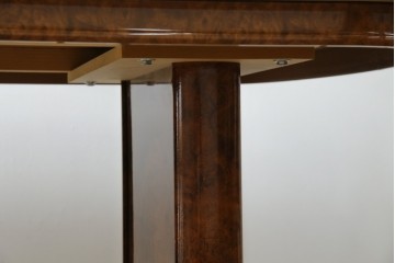 中古　美品　イタリア輸入家具　ガラス天板付き　ウォールナット材　艶のある質感が高級感と上品さを演出するオーバルダイニングテーブル　(R-083246)