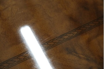 中古　美品　イタリア輸入家具　ガラス天板付き　ウォールナット材　艶のある質感が高級感と上品さを演出するオーバルダイニングテーブル　(R-083246)