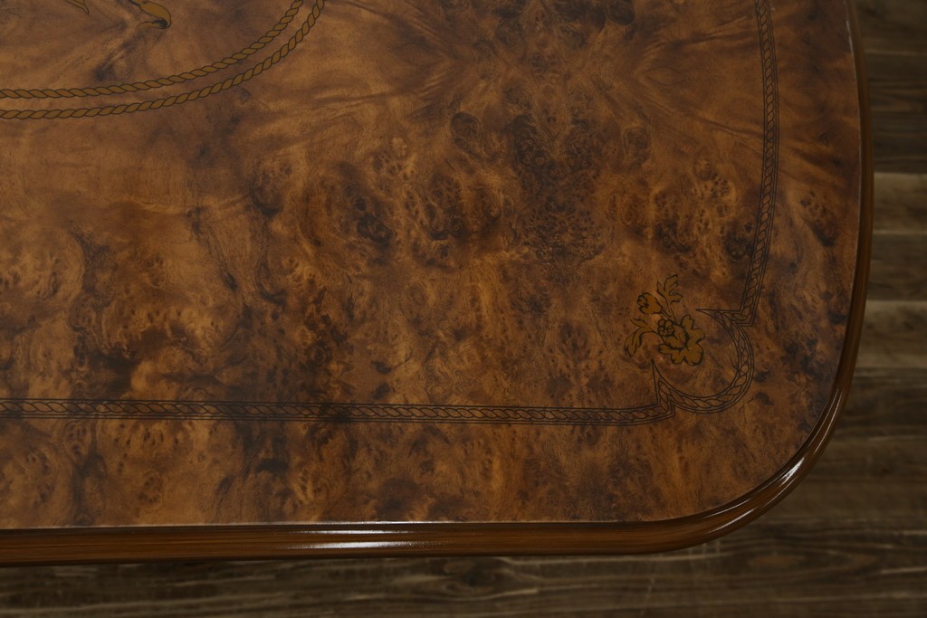中古　美品　イタリア輸入家具　ガラス天板付き　ウォールナット材　艶のある質感が高級感と上品さを演出するオーバルダイニングテーブル　(R-083246)
