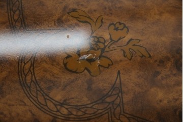 中古　美品　イタリア輸入家具　ガラス天板付き　ウォールナット材　艶のある質感が高級感と上品さを演出するオーバルダイニングテーブル　(R-083246)