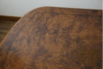 中古　美品　イタリア輸入家具　ガラス天板付き　ウォールナット材　艶のある質感が高級感と上品さを演出するオーバルダイニングテーブル　(R-083246)