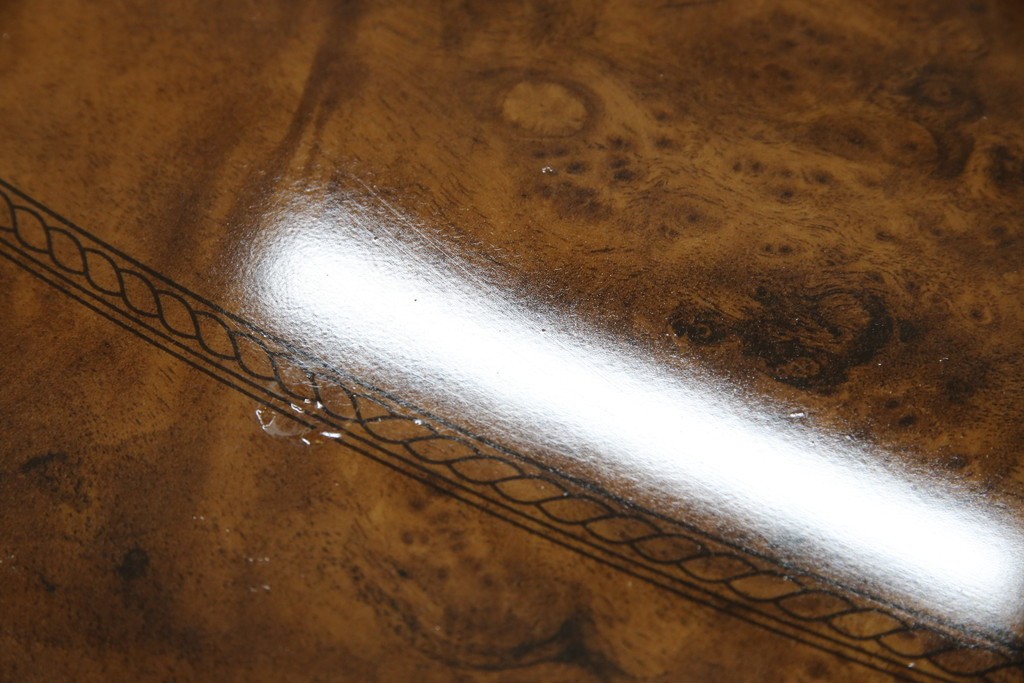 中古　美品　イタリア輸入家具　ガラス天板付き　ウォールナット材　艶のある質感が高級感と上品さを演出するオーバルダイニングテーブル　(R-083246)