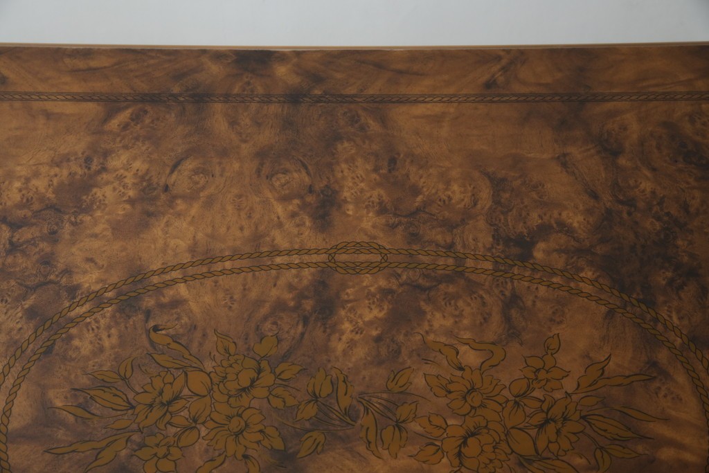 中古　美品　イタリア輸入家具　ガラス天板付き　ウォールナット材　艶のある質感が高級感と上品さを演出するオーバルダイニングテーブル　(R-083246)