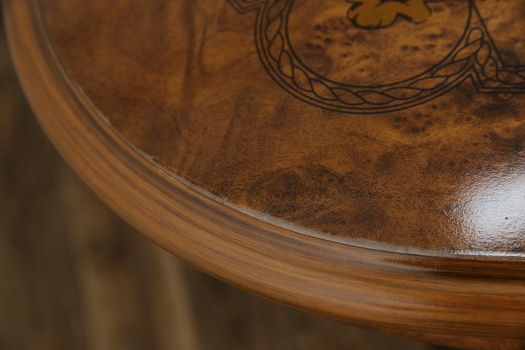 中古　美品　イタリア輸入家具　ガラス天板付き　ウォールナット材　艶のある質感が高級感と上品さを演出するオーバルダイニングテーブル　(R-083246)